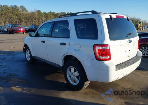 2012 Ford Escape Xls z USA, uszkodzony, nr VIN 1FMCU0C79CKB33807